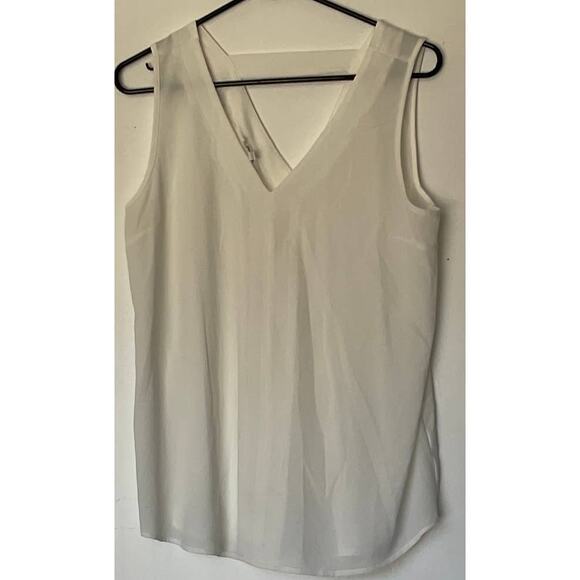 Maurices Blouse Womens Medium Cream Sleeveless V-Neck - Picture 3 of 3